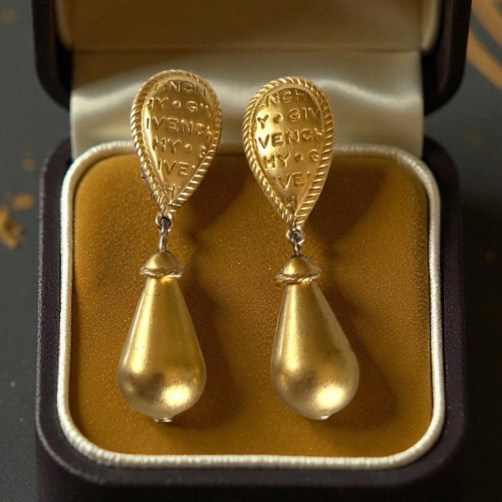 ⚜️Vintage Signed Givenchy Paris Oversized Runway Gold Tone Logo Clip-On Earrings